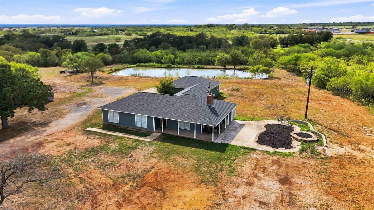 View 1871 Bridle Path RD in Adolphin Floyd 1871 Bridle Path RD - property photo 1 - Luxury home in Adolphin Floyd, Luling, TX