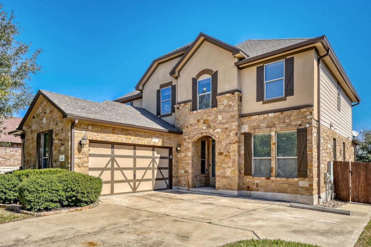 Living area at 18716 Star Gazer Way - 3 bed 2 bath home