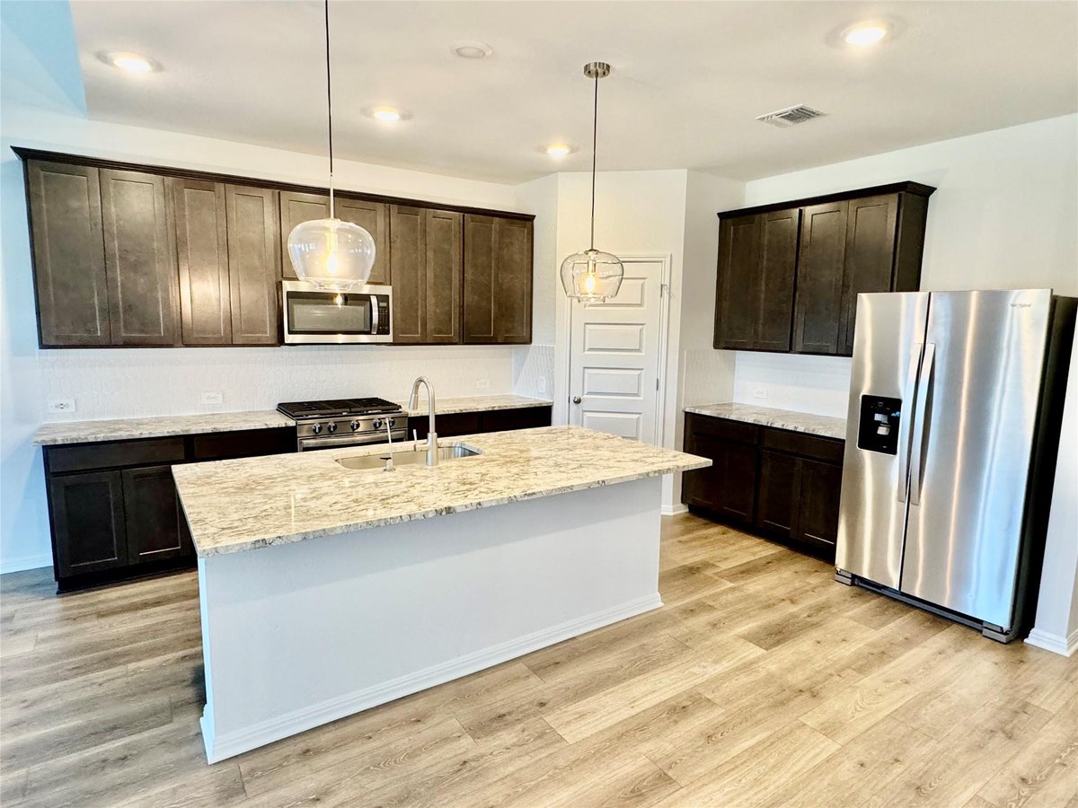 Living area at 188 Coopers Hawk Cres - 5 bed 3 bath home