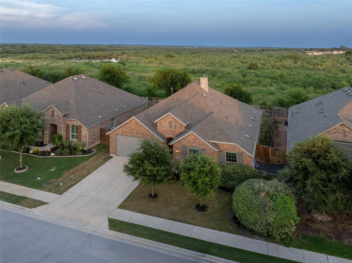 View 188 Nautical LOOP in Crosswinds Ph One 188 Nautical LOOP - property photo 1 - Luxury home in Crosswinds Ph One, Kyle, TX