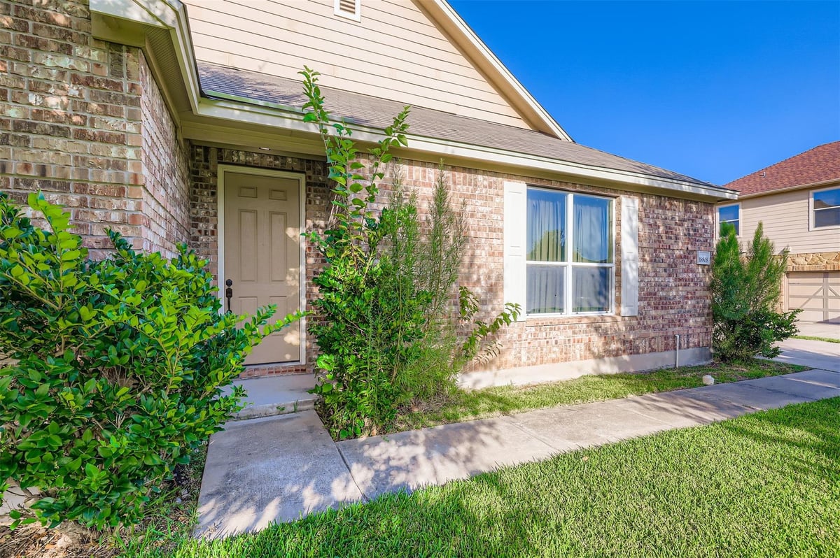 Living area at 18808 Star Gazer Way - 3 bed 2 bath home