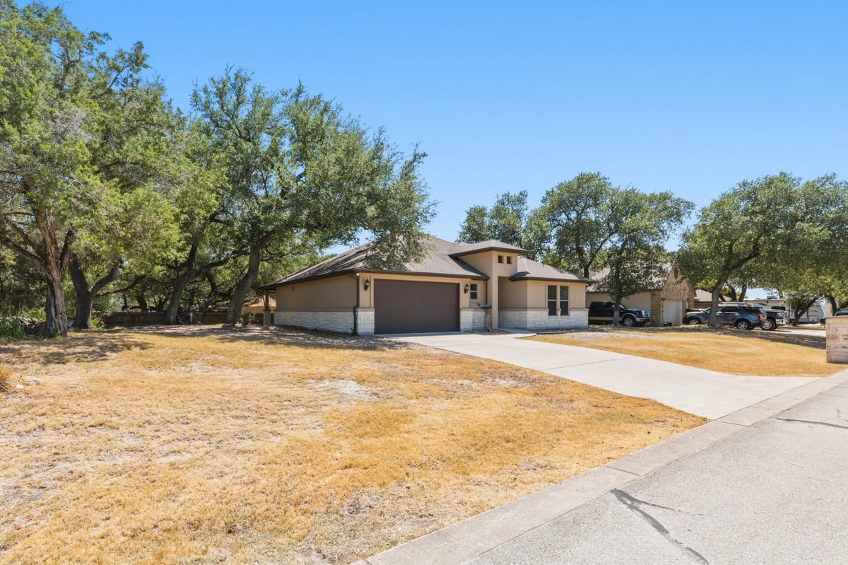 View 18817 Kelly DR in Point Venture Sec 03-1 18817 Kelly DR - property photo 1 - Luxury home in Point Venture Sec 03-1, Lago Vista, TX