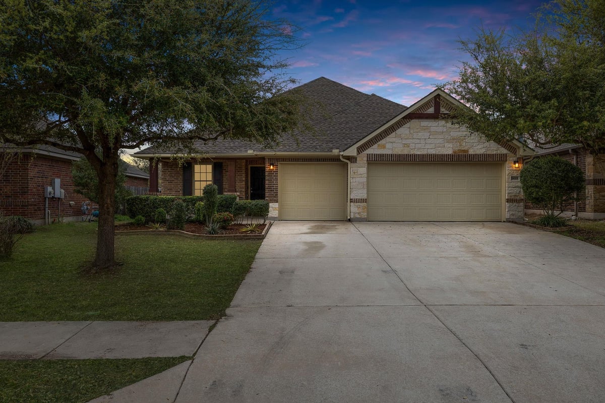 Living area at 18905 Shallow Pond Trl - 3 bed 2 bath home