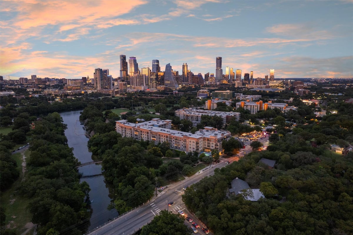 View 1900 Barton Springs RD Unit #3031 in Zilkr/Pk Condos 1900 Barton Springs RD Unit #3031 - property photo 1 - Luxury home in Zilkr/Pk Condos, Austin, TX