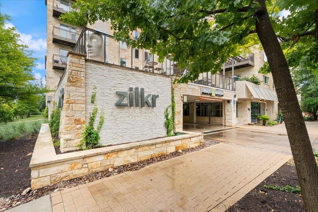 View 1900 Barton Springs RD Unit #4002 in Zilkr/Pk Condos 1900 Barton Springs RD Unit #4002 - property photo 1 - Luxury home in Zilkr/Pk Condos, Austin, TX