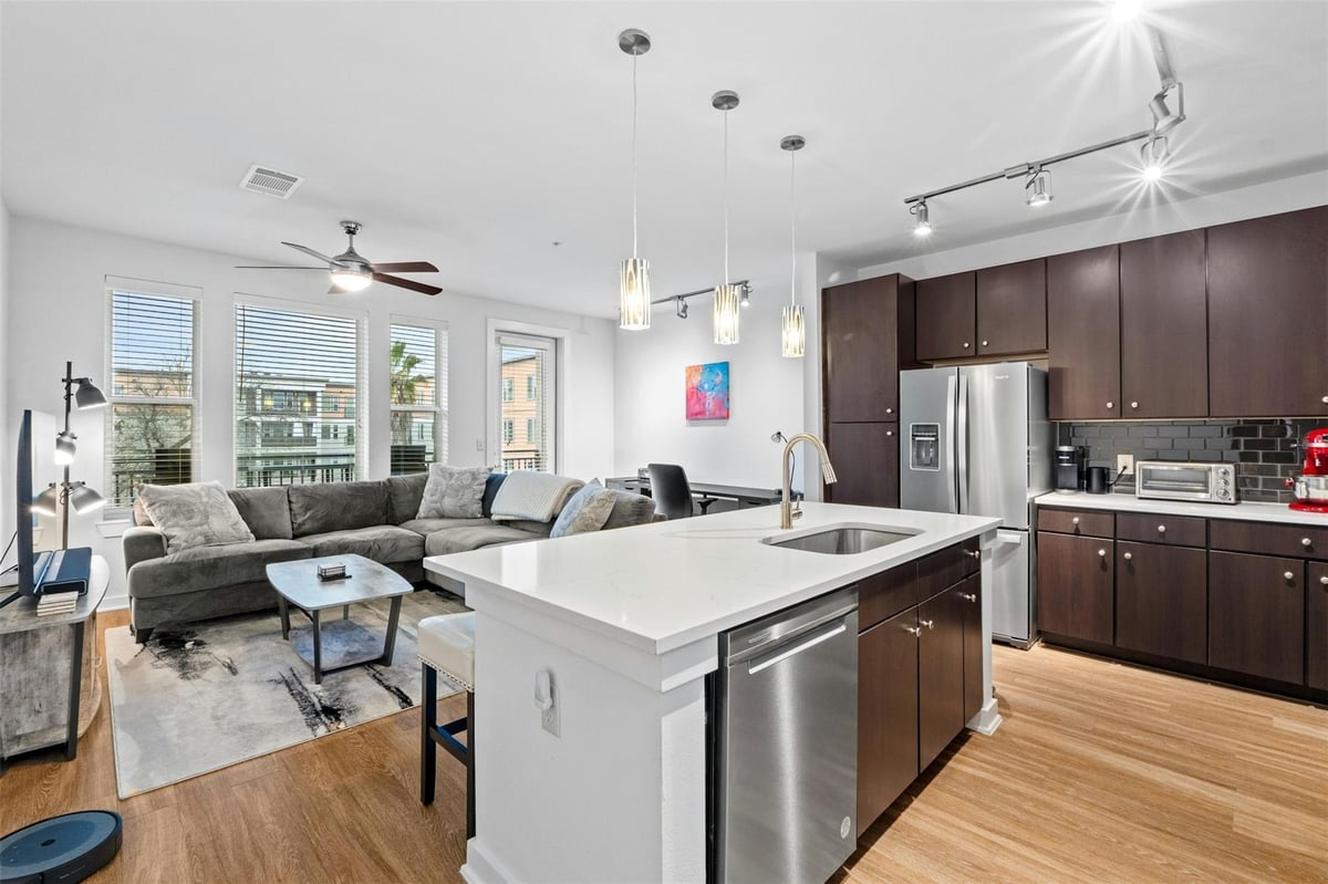 View 1900 Barton Springs RD Unit #4040 in Zilkr on the Park Condominiums 1900 Barton Springs RD Unit #4040 - property photo 1 - Luxury home in Zilkr on the Park Condominiums, Austin, TX