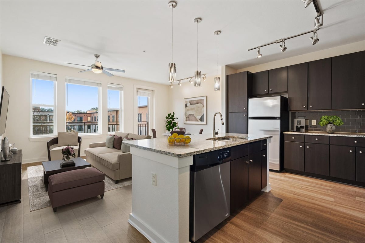 View 1900 Barton Springs RD Unit #5038 in Zilkr on the Park 1900 Barton Springs RD Unit #5038 - property photo 1 - Luxury home in Zilkr on the Park, Austin, TX