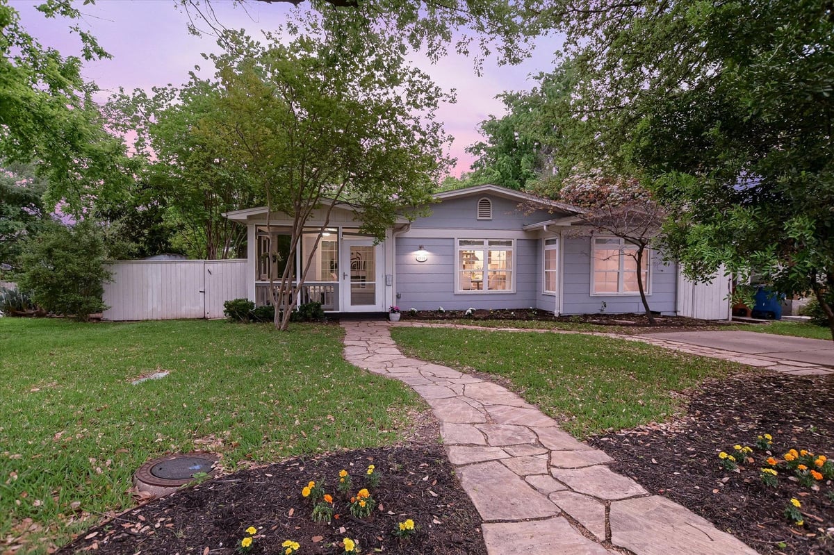View 1901 W 30th St in Brykerwoods Annex 02 Resub 1901 W 30th St - front exterior - Luxury home in Brykerwoods Annex 02 Resub, Austin, TX