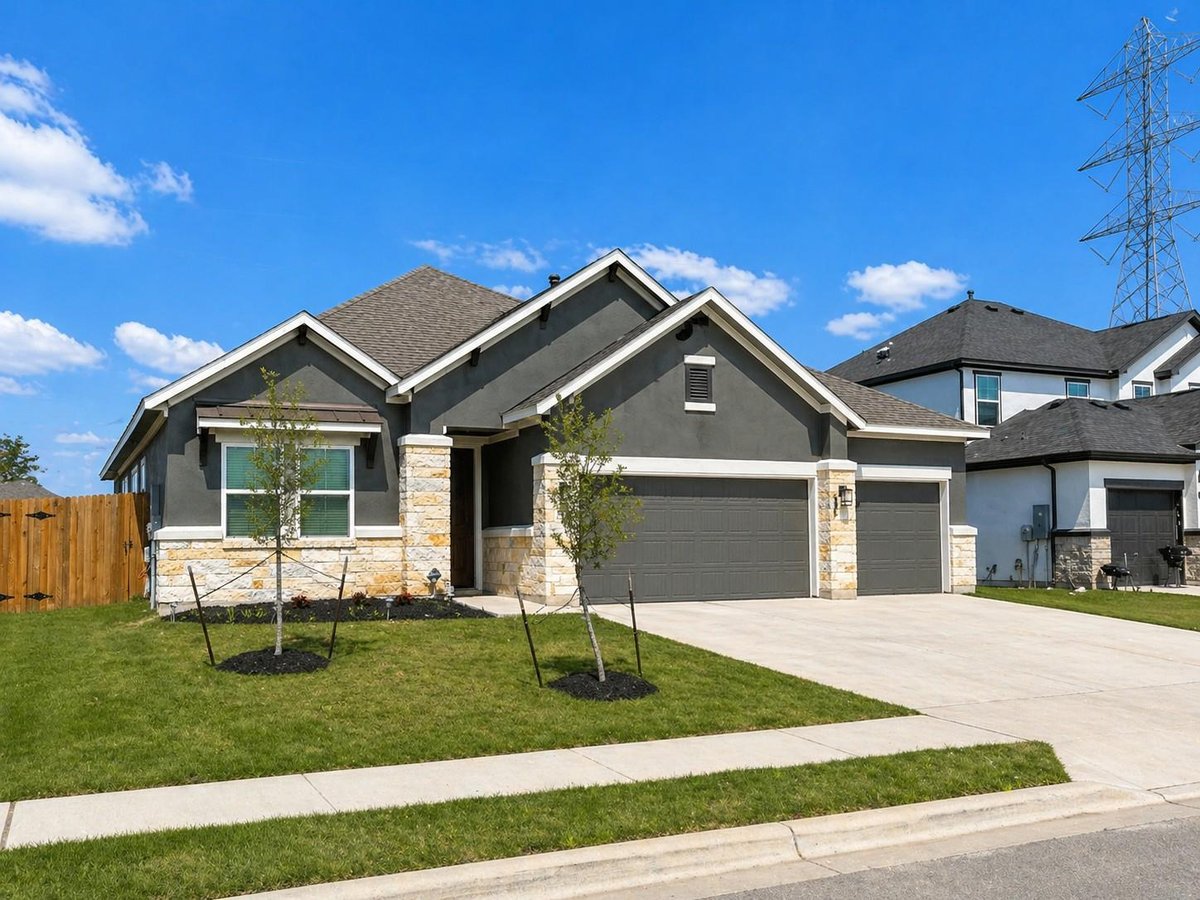 Living area at 19016 Sedge Wren Ln - 3 bed 3 bath home