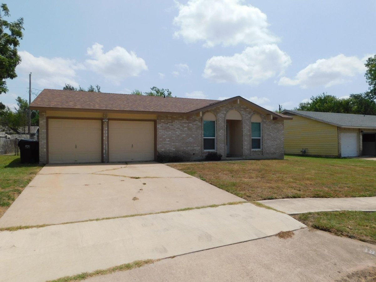 View 1902 Aberdeen DR in Greenhill Sec 01 1902 Aberdeen DR - property photo 1 - Luxury home in Greenhill Sec 01, Round Rock, TX
