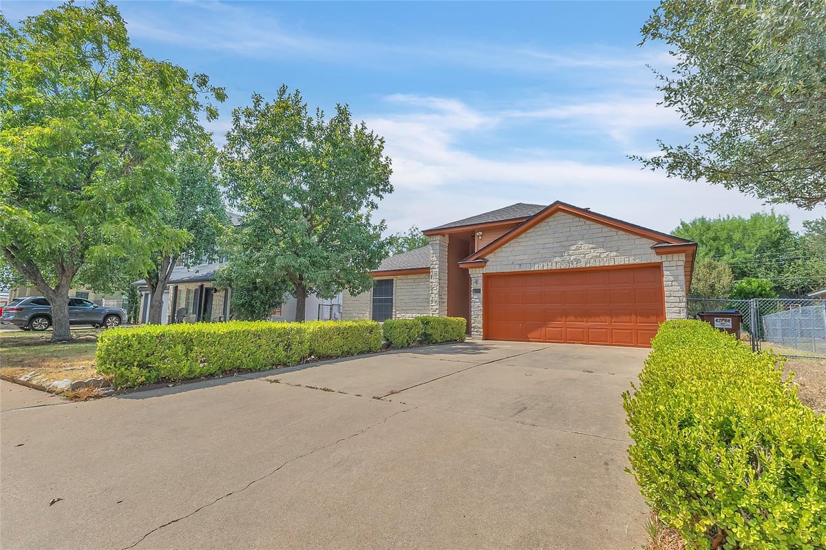 1902 Hollow Tree BLVD - property photo 1 - Luxury home in Sam Bass Trails Sec 01, Round Rock, TX