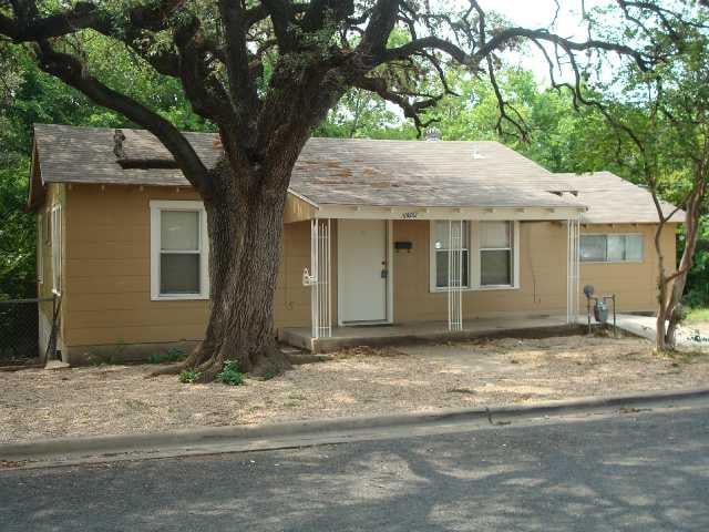 View 1902 S 6th St in Bouldin James E Addn 1902 S 6th St - property photo 1 - Luxury home in Bouldin James E Addn, Austin, TX