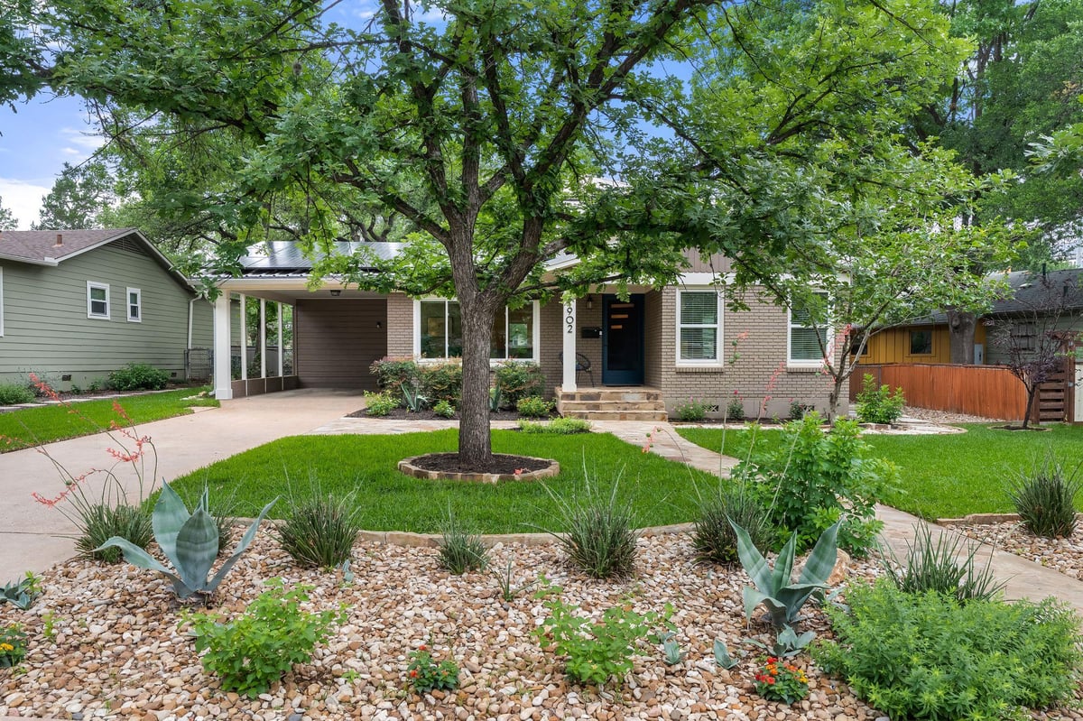 View 1902 W 41st ST in OAKMONT HEIGHTS ANNEX NO 3 SEC 2 1902 W 41st ST - front exterior - Luxury home in OAKMONT HEIGHTS ANNEX NO 3 SEC 2, Austin, TX