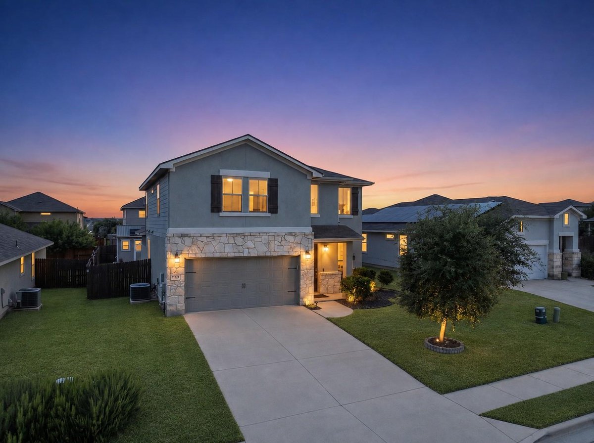 View 19028 Quebrada DR in Verona Sec 3 19028 Quebrada DR - property photo 1 - Luxury home in Verona Sec 3, Pflugerville, TX