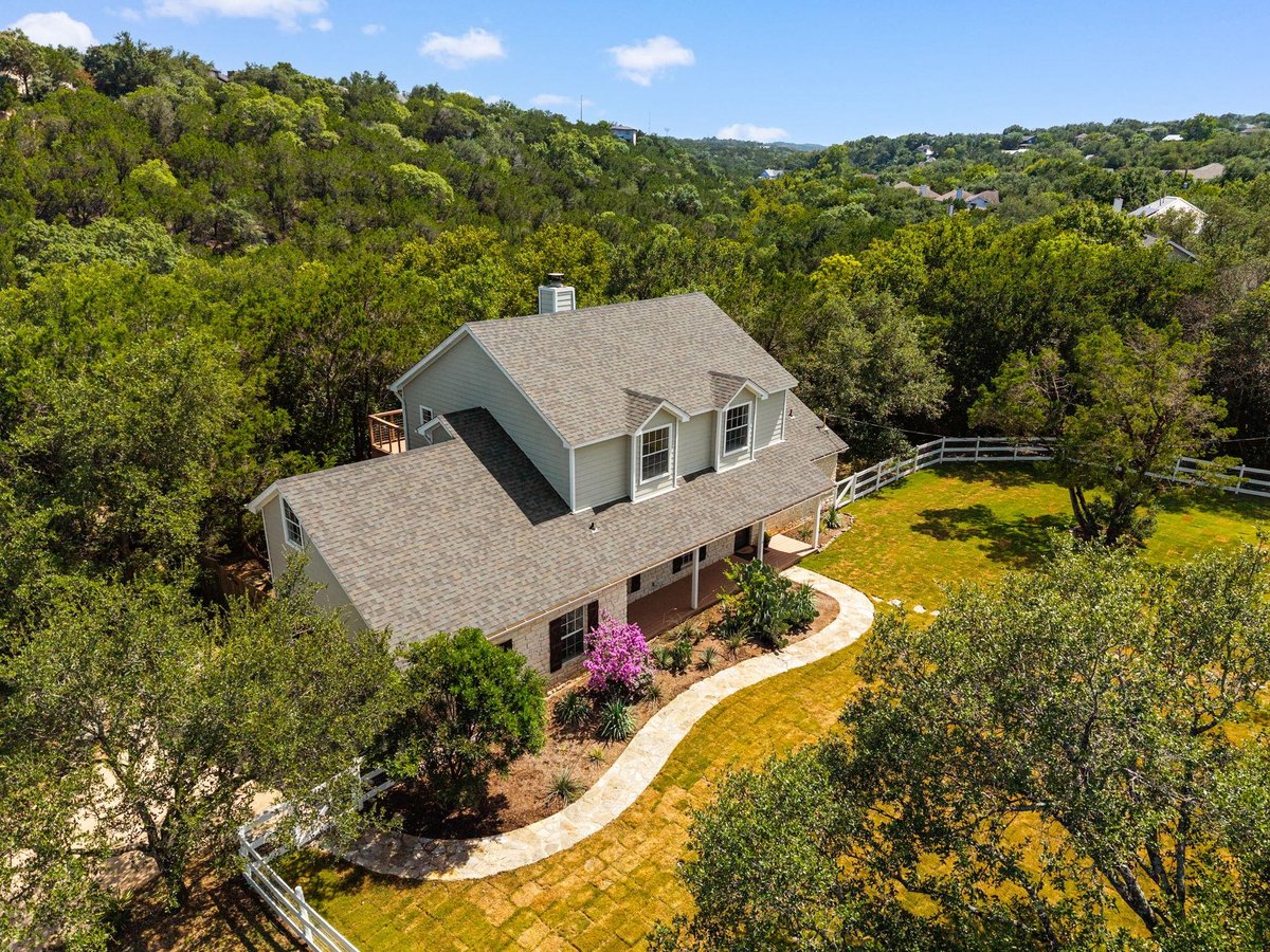 View 1903 Canyon Edge Dr in Austin Lake Hills Sec 02 1903 Canyon Edge Dr - property photo 1 - Luxury home in Austin Lake Hills Sec 02, Austin, TX