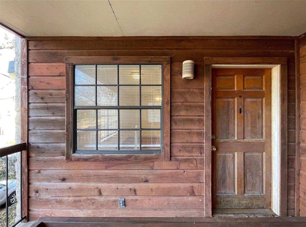 View 1903 E 20th ST Unit #201 in Johns C R 1903 E 20th ST Unit #201 - property photo 1 - Luxury home in Johns C R, Austin, TX