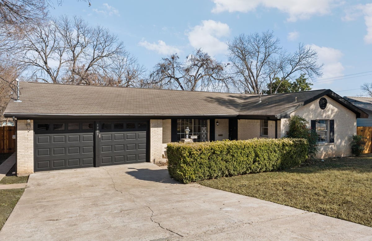 View 1903 Maple Ave in Washington 1903 Maple Ave - property photo 1 - Luxury home in Washington, Austin, TX