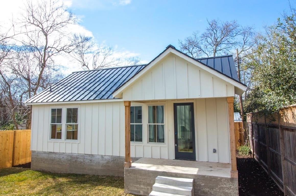 View 1903 W 30th ST Unit #B in Brykerwoods Annex 02 Resub 1903 W 30th ST Unit #B - front exterior - Luxury home in Brykerwoods Annex 02 Resub, Austin, TX