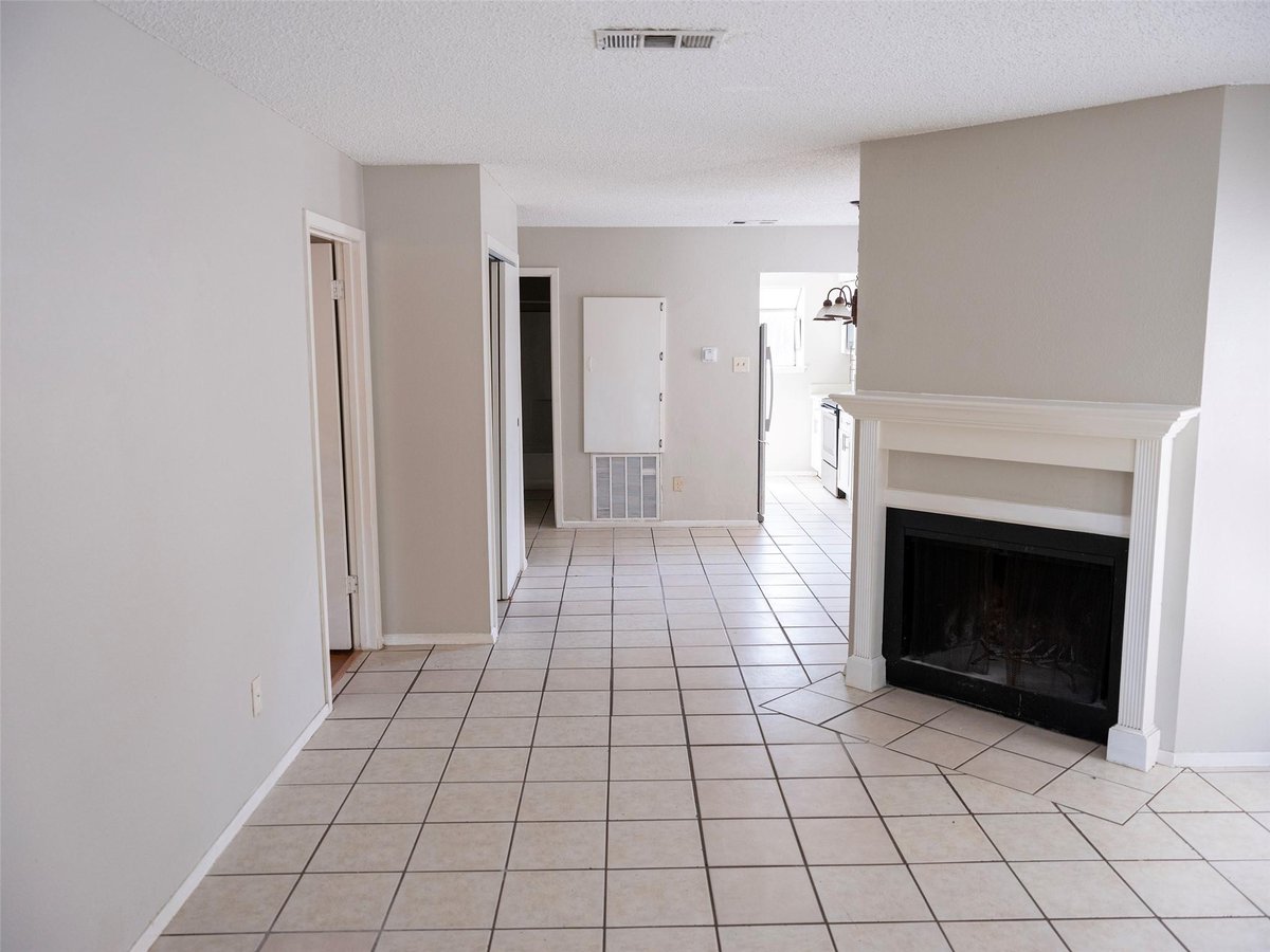 View 1903 W Loop Unit #B in Villas On Walnut Creek 1903 W Loop Unit #B - property photo 1 - Luxury home in Villas On Walnut Creek, Austin, TX