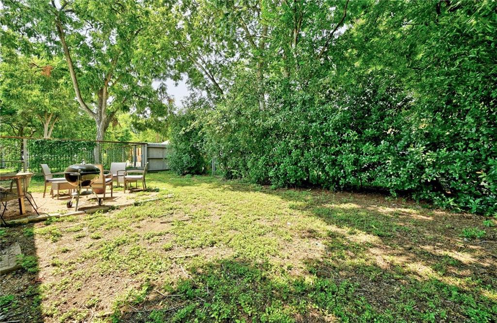 View 1904 W 37 th St in Oakmont Heights 1904 W 37 th St - front exterior - Luxury lot in Oakmont Heights, Austin, TX