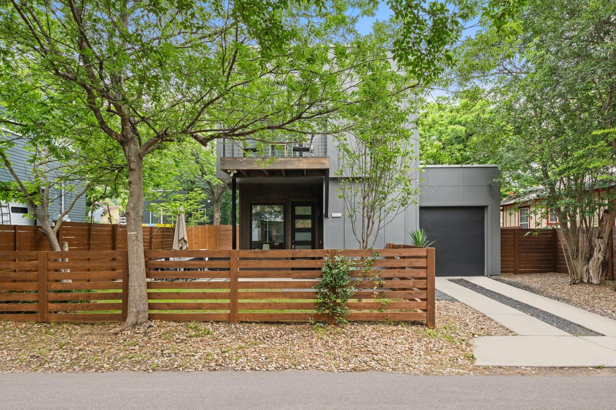 View 1905 E 16th St Unit #2 in Chestnut 1905 E 16th St Unit #2 - front exterior - Luxury home in Chestnut, Austin, TX