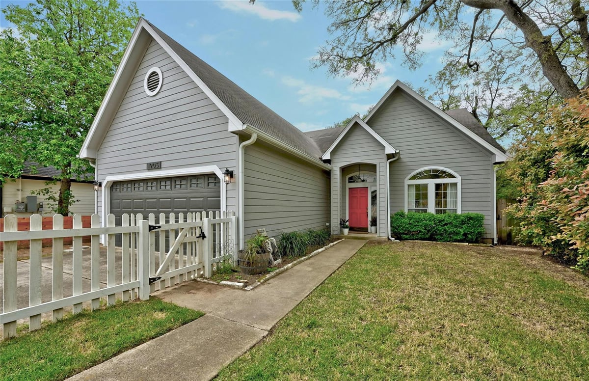 View 1905 Kinney Ave in Haldeman Lamar 1905 Kinney Ave - property photo 1 - Luxury home in Haldeman Lamar, Austin, TX