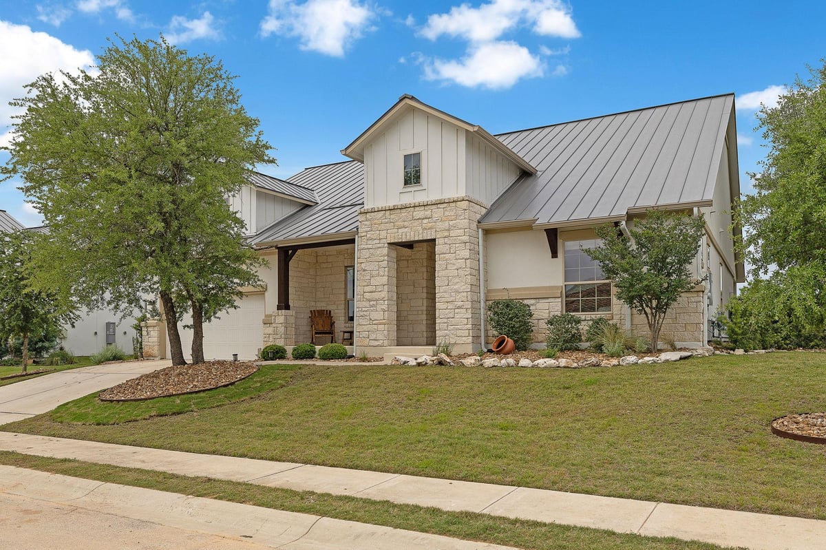Living area at 1905 Mazarro Dr - 4 bed 2 bath home