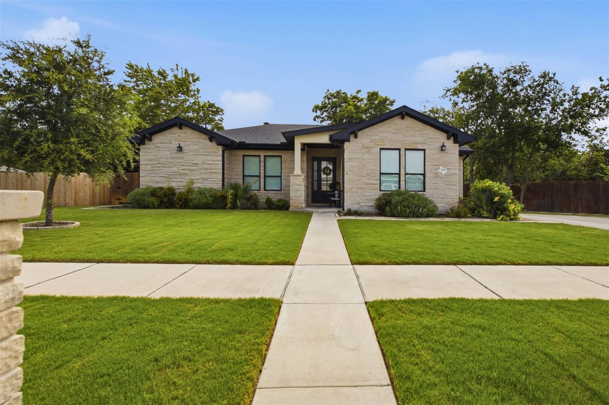 View 1905 S College ST in Wg Lord Add 1905 S College ST - property photo 1 - Luxury home in Wg Lord Add, Georgetown, TX