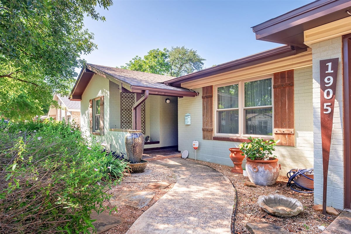 View 1905 Vallejo ST in Northridge Terrace Sec 02 1905 Vallejo ST - front exterior - Luxury home in Northridge Terrace Sec 02, Austin, TX