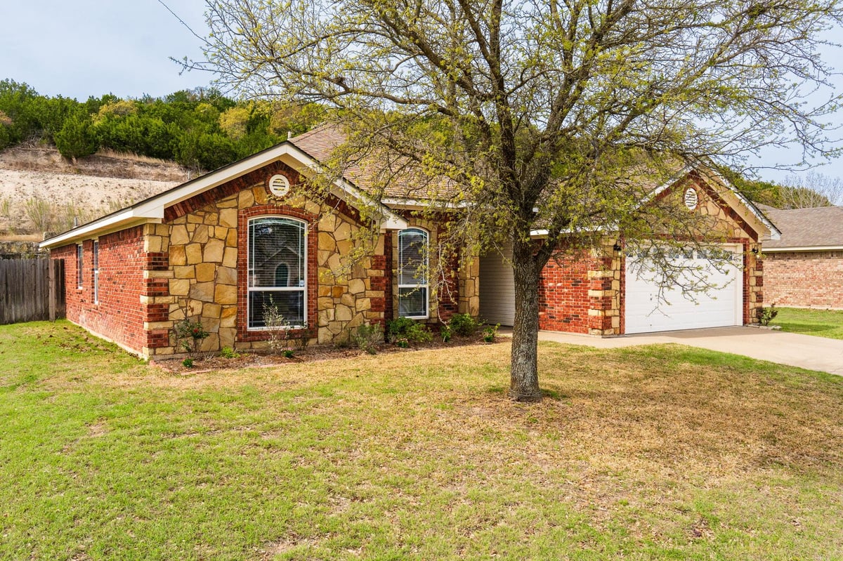 View 1905 Walker Place Blvd in Walker Place Phase 4 Repl 2 1905 Walker Place Blvd - front exterior - Luxury home in Walker Place Phase 4 Repl 2, Copperas Cove, TX