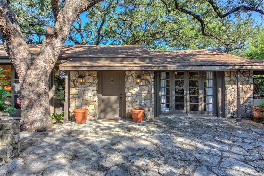 View 1906 Matthews DR in Laurel Heights 1906 Matthews DR - property photo 1 - Luxury home in Laurel Heights, Austin, TX