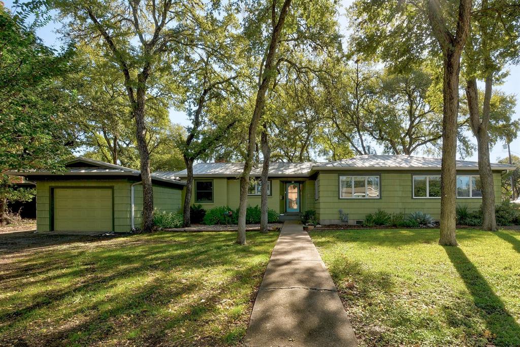 View 1907 Arthur LN in Stenger A D Add 1907 Arthur LN - property photo 1 - Luxury home in Stenger A D Add, Austin, TX