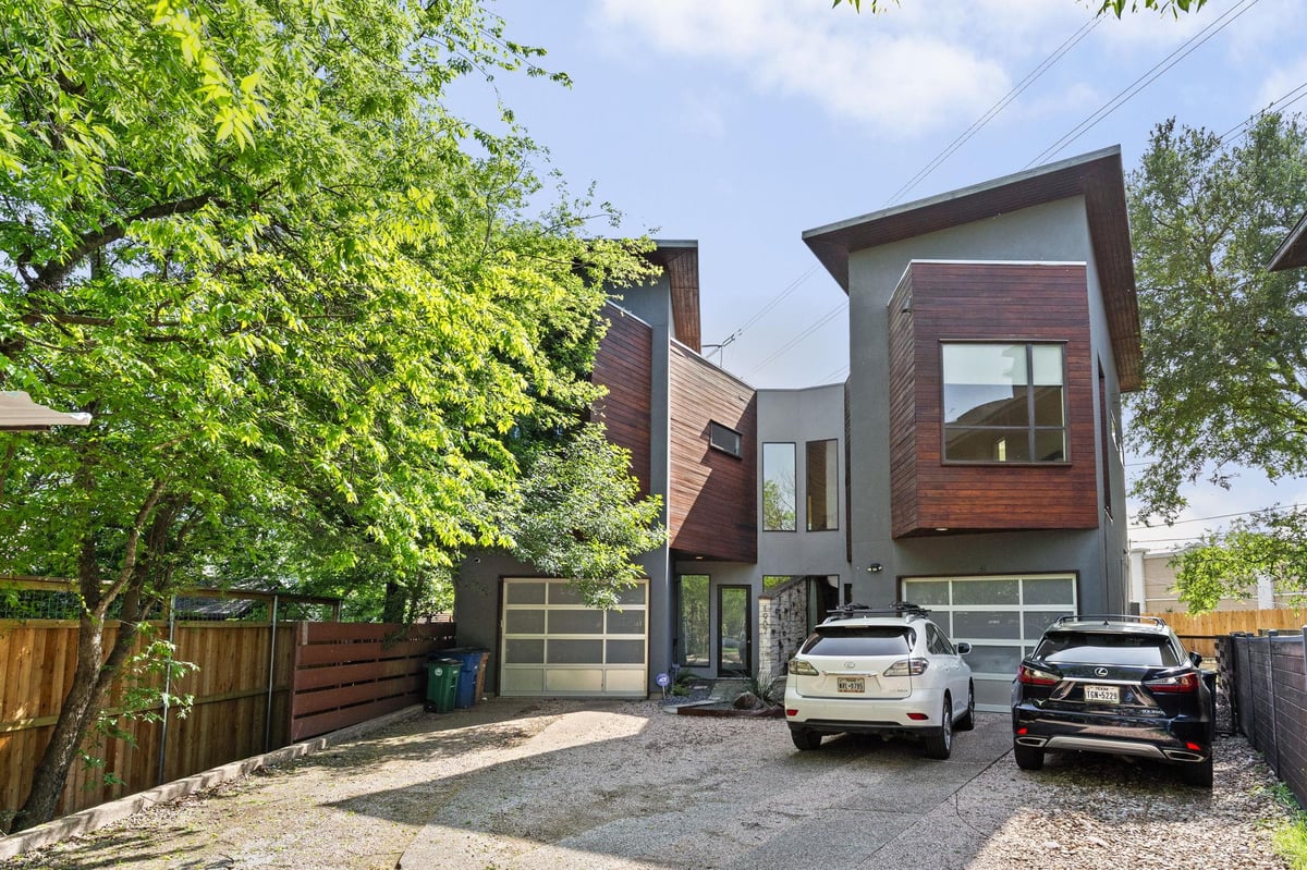 1907 W 30th St - front exterior - Luxury home in Brykerwoods Annex 02, Austin, TX