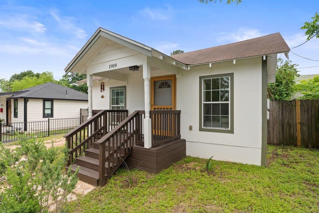 Primary bedroom at 1909 College Row - 1 bed 1 bath home