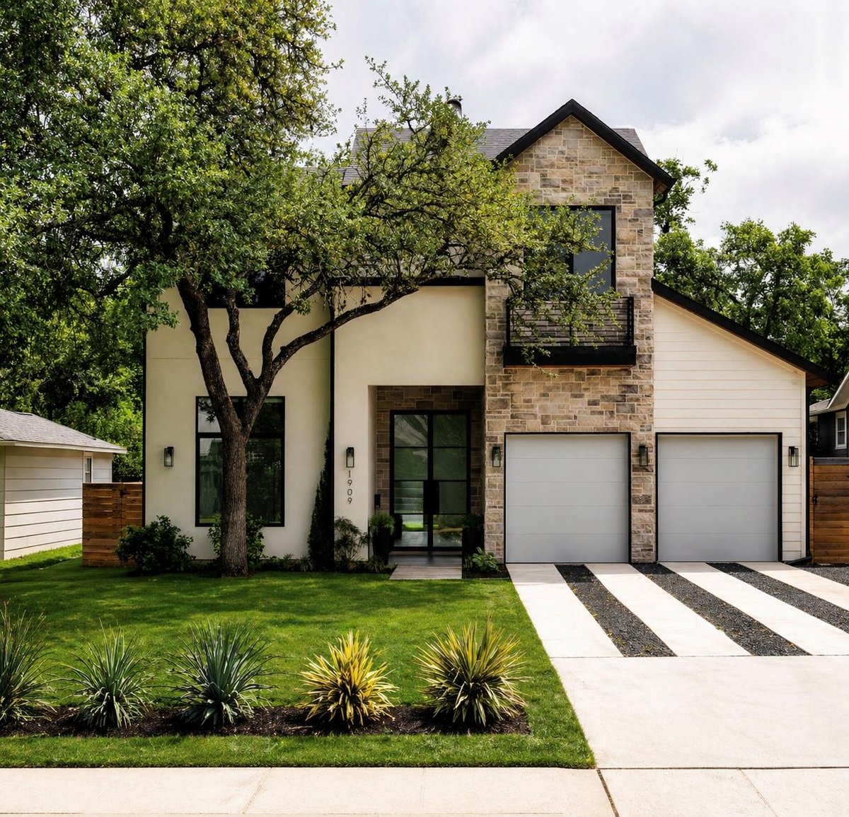 View 1909 W 40th St in Oakmont Heights Annex 02 1909 W 40th St - front exterior - Luxury home in Oakmont Heights Annex 02, Austin, TX