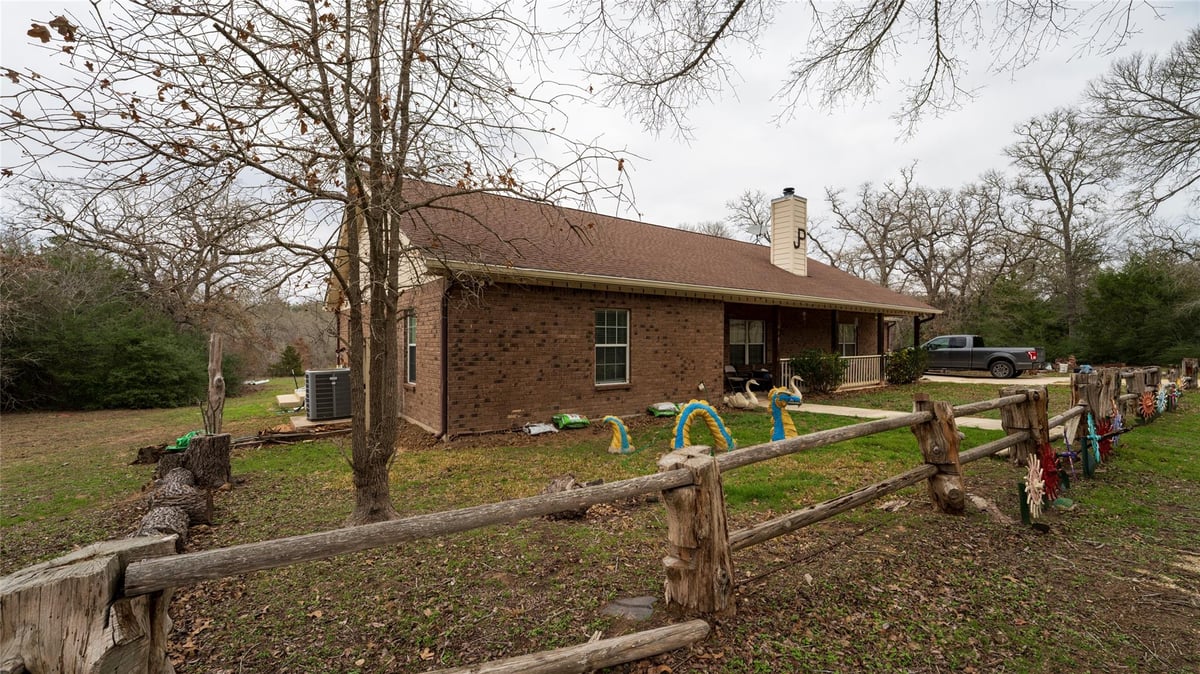 191 Clydesdale Dr - front exterior - Luxury home in WALNUT CREEK, Dale, TX