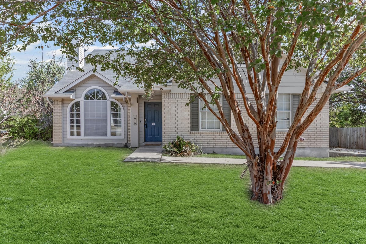 View 1910 Ireland DR in County Glen Sec 08 1910 Ireland DR - front exterior - Luxury home in County Glen Sec 08, Leander, TX