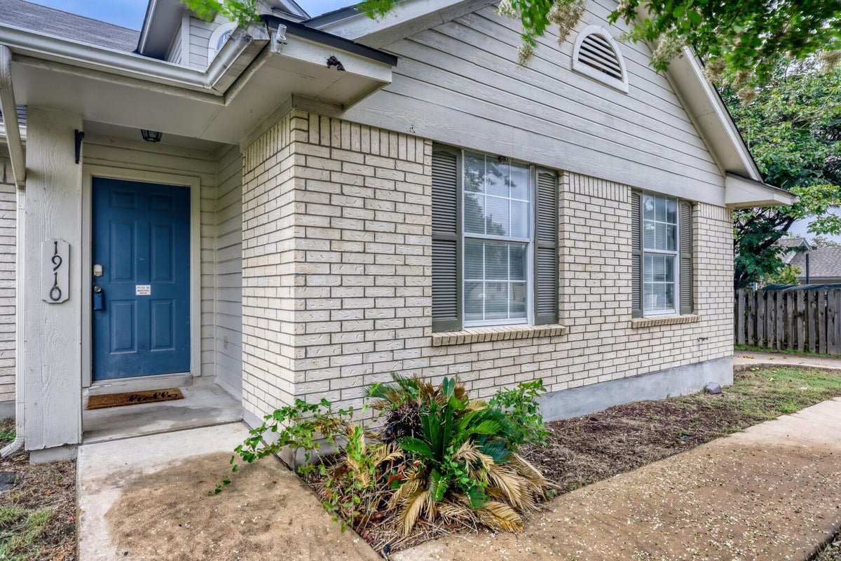 View 1910 Ireland DR in County Glen Sec 08 1910 Ireland DR - front exterior - Luxury home in County Glen Sec 08, Leander, TX