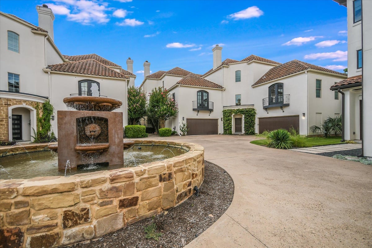 View 1910 Rue De St Tropez Unit #4 in St Tropez 1910 Rue De St Tropez Unit #4 - front exterior with Spanish-style courtyard - Luxury home in St Tropez, Austin, TX