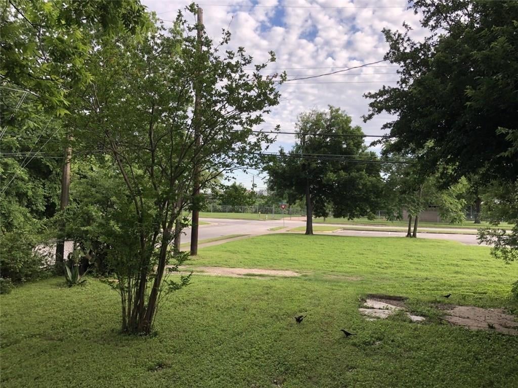 View 1911 Riverview St Unit #B 1911 Riverview St Unit #B - front exterior - Luxury lot in Austin, TX