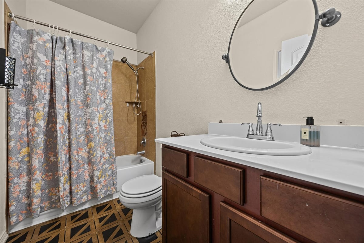Primary bedroom at 19113 Rookery Trl - 5 bed 4 bath home