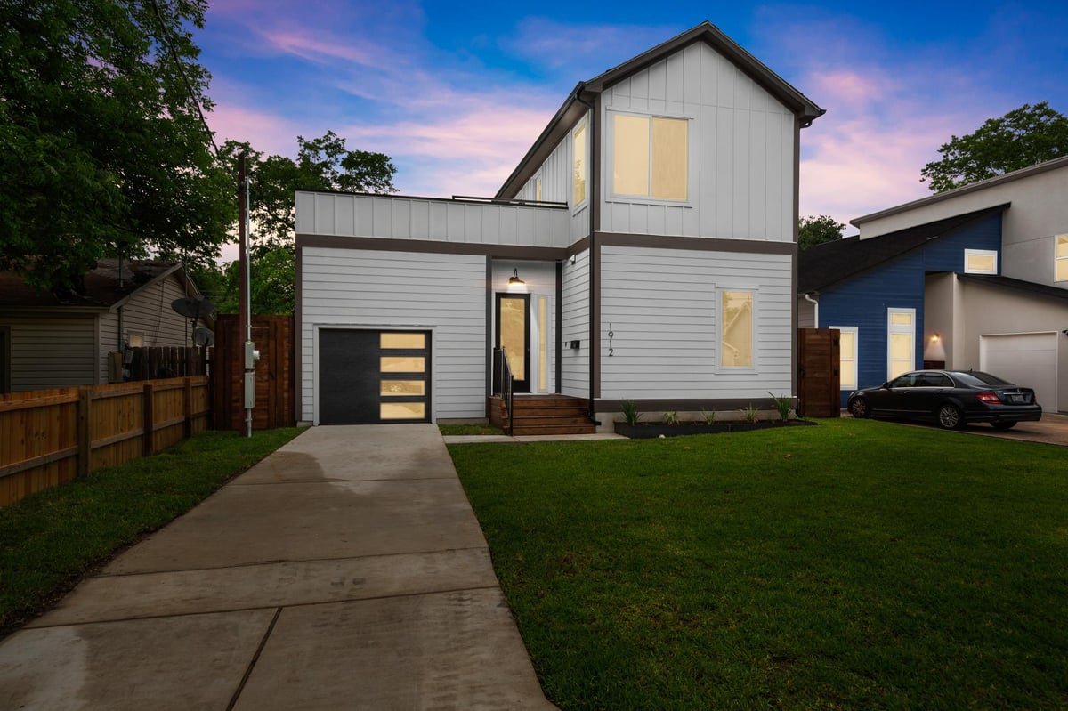 1912 Madison Ave - front exterior - Luxury home in Crestview Add Sec 03, Austin, TX