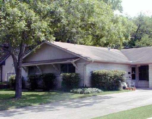 View 1913 Edgeware Dr in BARTON OAKS 1913 Edgeware Dr - property photo 1 - Luxury home in BARTON OAKS, Austin, TX