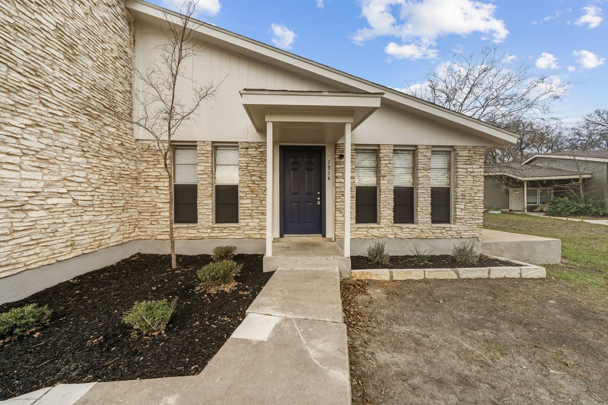 View 1914 Valley Hill CIR Unit #B in Colorado Hills Estates Sec 06 1914 Valley Hill CIR Unit #B - property photo 1 - Luxury home in Colorado Hills Estates Sec 06, Austin, TX