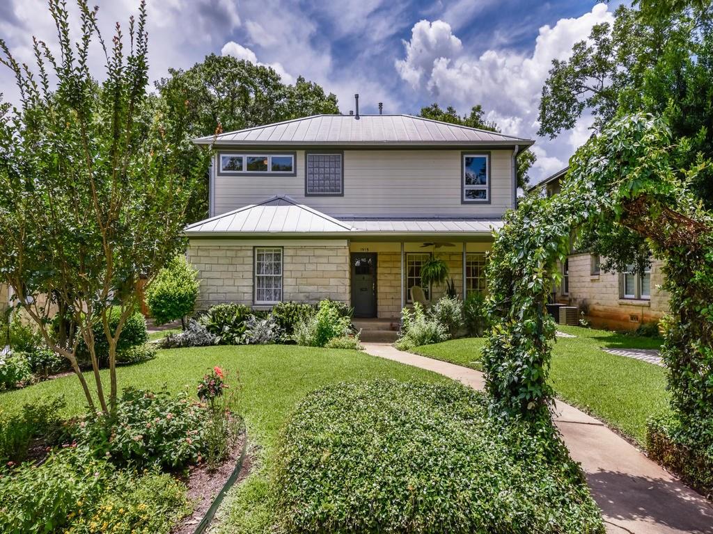 View 1915 W 37th St in Oakmont Heights 1915 W 37th St - property photo 1 - Luxury home in Oakmont Heights, Austin, TX