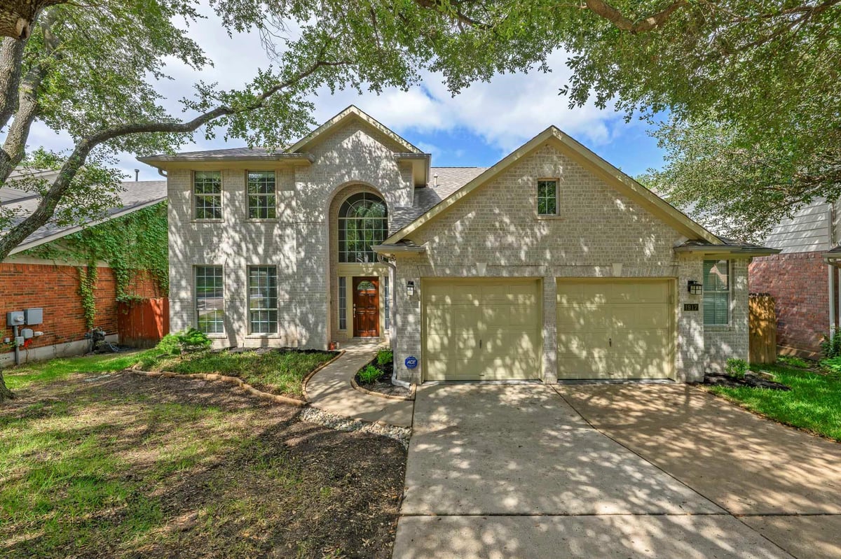 View 1917 Chasewood DR in Scofield Farms Ph 10 Sec 01 1917 Chasewood DR - property photo 1 - Luxury home in Scofield Farms Ph 10 Sec 01, Austin, TX