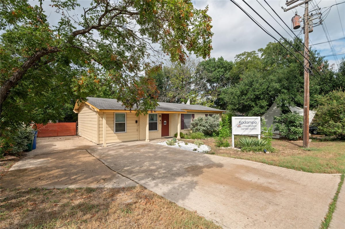 View 1918 Bissel Ln in Matthews Place 1918 Bissel Ln - front exterior - Luxury home in Matthews Place, Austin, TX