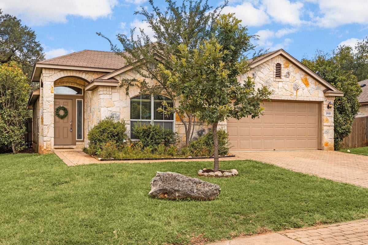 View 1918 Stonehaven in Majestic Estates Sec 1 1918 Stonehaven - front exterior - Luxury home in Majestic Estates Sec 1, San Marcos, TX