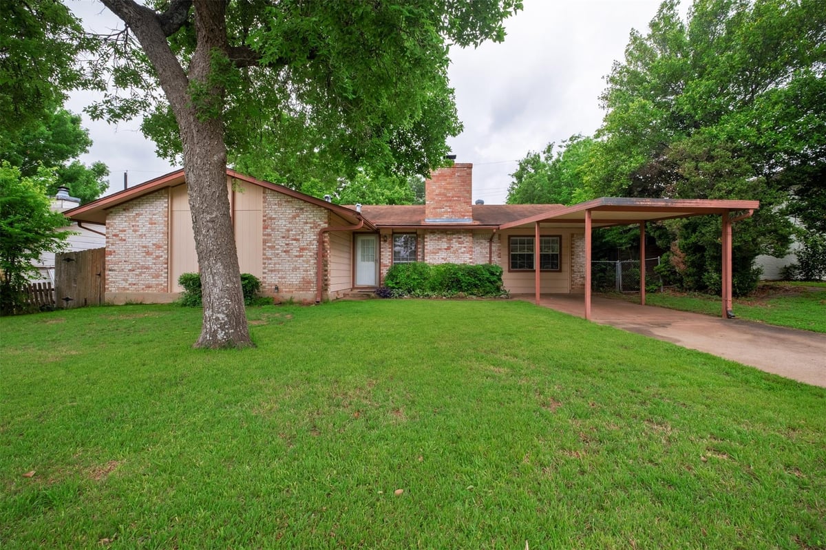 View 1919 Cannonwood Ln in Cherry Creek 1919 Cannonwood Ln - front exterior - Luxury home in Cherry Creek, Austin, TX