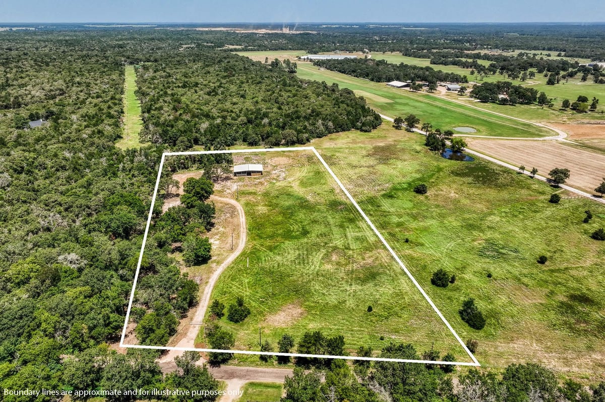View 1922 County Road 324 in In Hoc Signo Vinces Subdivision 1922 County Road 324 - front exterior - Luxury lot in In Hoc Signo Vinces Subdivision, Caldwell, TX